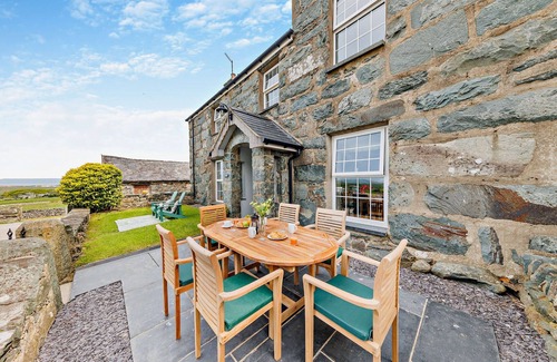 Dyffryn Ardudwy House | Parlwr Mawr - Three Bedroom House, Sleeps 5