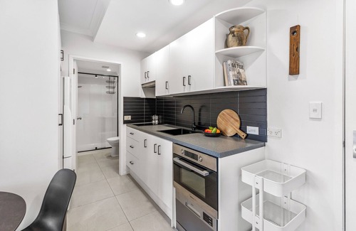 Parnell Apartment | Parnell Apartment - Auckland City Fringe, Stylish 1 bedroom with carpark