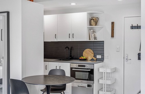 Parnell Apartment | Parnell Apartment - Auckland City Fringe, Stylish 1 bedroom with carpark