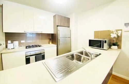 Parramatta Apartment | Parramatta Homy 3Br near Train