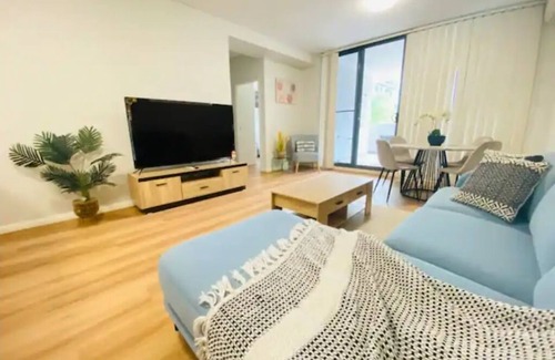 Parramatta Apartment | Parramatta Homy 3Br near Train