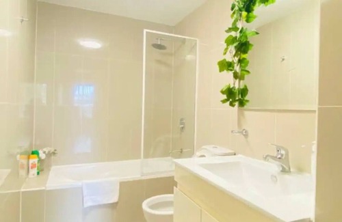 Parramatta Apartment | Parramatta Homy 3Br near Train
