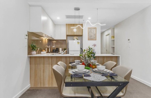 Harris Park Apartment | Parramatta Sunny Urban Nest