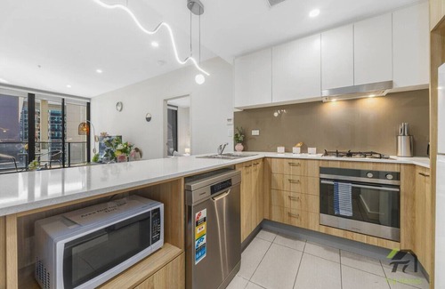 Harris Park Apartment | Parramatta Sunny Urban Nest