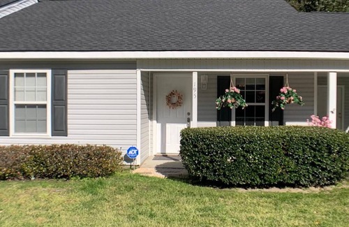 Beaufort House | Parris Island Marine Corps Graduation PCS Orders Travel Nurses Beaufort Home