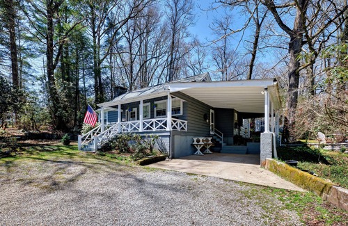Highlands House | Parrish Hill - Walk to Main Street Cottage w/Firepit