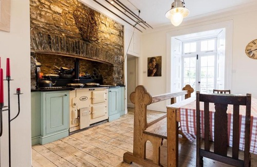 Newport House | Parrog Beach House - Sleeps 12