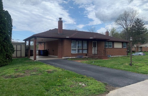 East York House | Parrot Bay Ranchern3 Bedroom 2 Full BathnEV Charging StationnWiFi , central HVAC
