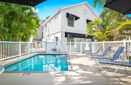 Siesta Key Village Hotel | Parrot Beach Cottages Suite #2