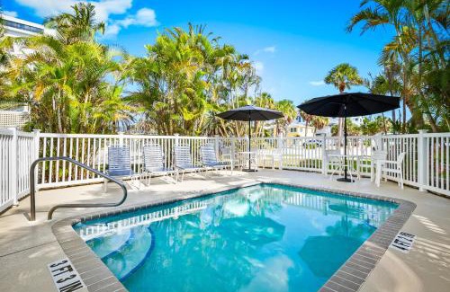 Siesta Key Village Apartment | Parrot Beach Cottages Suite #3
