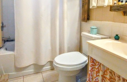 Crossing Rocks Cottage | Parrots Perch Beach Cottage - charming tropical island living w/ modern comforts