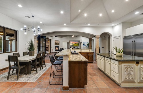 La Tierra Estates House | PARSONS VILLAS - Casa Palacio | 8BR/9BA Mansion w/Pool, Spa, Water Slide & Tennis Court!