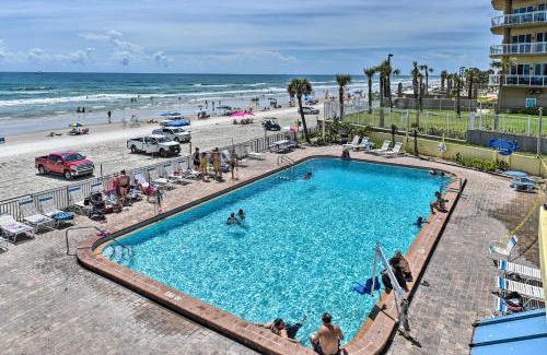 Daytona Beach Apartment | Partial Ocean Views Daytona Beach Studio!