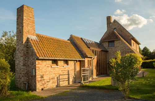 Zedelgem Villa | Particularly located, rural house with character near Bruges. Animal friendly.