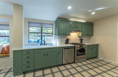 Barton Hills House | Party Pad! Sleeps 18, Arcade, Turf Sport Court, Stock Tank Pool, Heart of ATX!