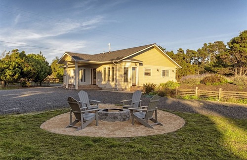 Fort Bragg House | Paseo Del Mar - Close to world class beaches and walking distance to the ocean