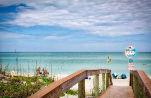 Pass-a-Grille Historic District House | Pass a grille Gulf Way Beachfront 13