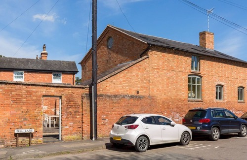 Shottery House | Pass the Keys | Charming 3 Bed in Historic Shottery