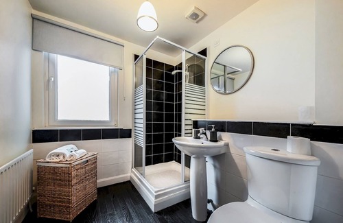 Belfast Apartment | Pass the Keys | 1Bed Flat in Historical Belfast Close to Centre