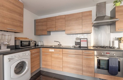 Greenwich West Apartment | Pass the Keys | 2-Bed 2-Bath Flat, 1 min Greenwich Station | DLR
