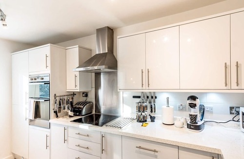 Shrewsbury Apartment | Pass the Keys | 2 Bedroom Apartment with Parking