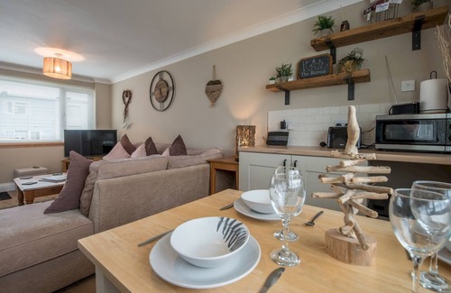 Pembroke House | Pass the Keys | 2 Bedroom chalet Fully equipped with Parking WiFi
