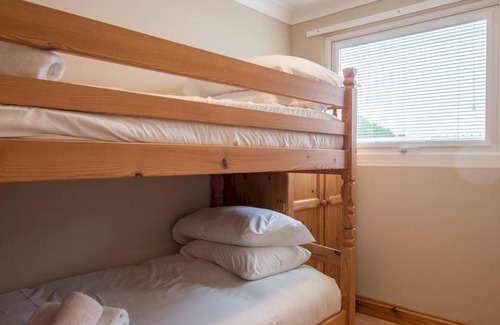 Pembroke House | Pass the Keys 2 Bedroom chalet Fully equipped with Parking WiFi