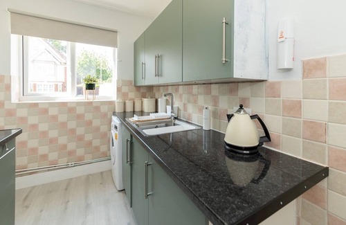 Winnersh Apartment | Pass the Keys | 2BDR Peaceful Ground Floor Apartment Free Parking