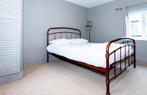 Cheddar House | Pass the Keys 3 Bedroom Cottage Draycott Wells