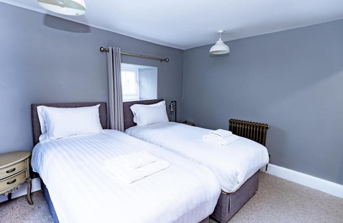 Cheddar House | Pass the Keys 3 Bedroom Cottage Draycott Wells