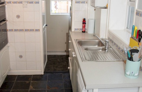Fareham House | Pass the Keys | 3Bed Family Home with Direct water access, Sleeps 6