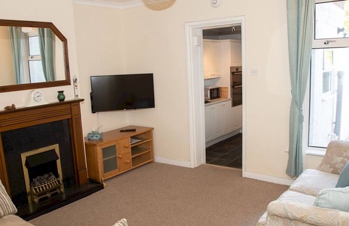 Fareham House | Pass the Keys | 3Bed Family Home with Direct water access, Sleeps 6