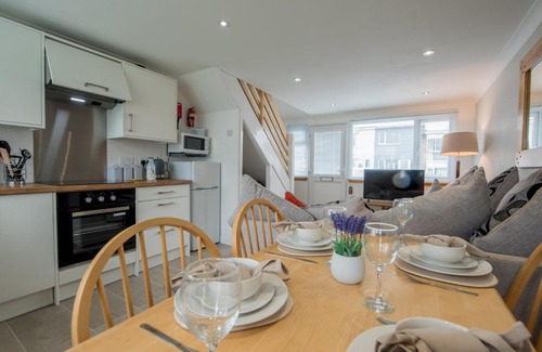 Pembroke House | Pass the Keys 4 Bed Chalet Fully equipped w Free Parking WiFi