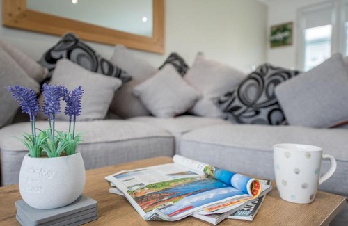 Pembroke House | Pass the Keys 4 Bed Chalet Fully equipped w Free Parking WiFi