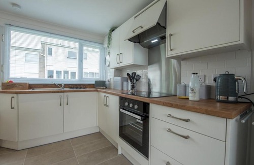 Pembroke House | Pass the Keys 4 Bed Chalet Fully equipped w Free Parking WiFi