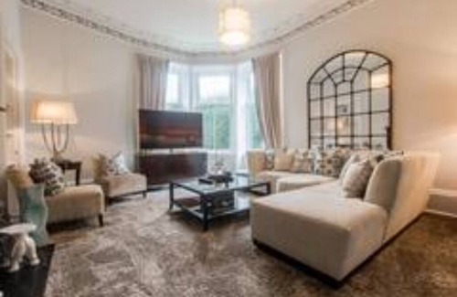 Glasgow House | Pass the Keys | 5 Star Luxury Main door 3bedroom Garden Duplex