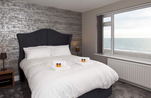 South Hayling House | Pass the Keys | Amazing Views High End Beachfront 3Bed Sleeps 7