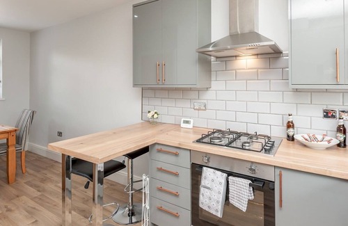Chapeltown Apartment | Pass the Keys | Alwoodley Hub Serene Retreat