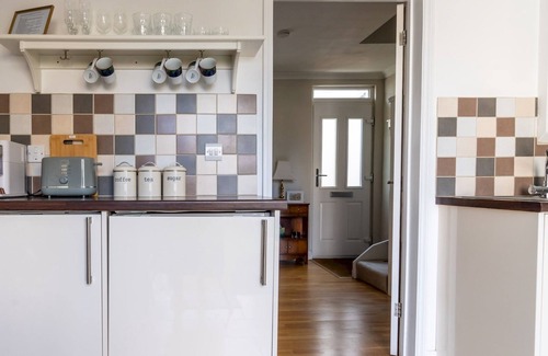 Montpellier House | Pass the Keys | Bath Road Retreat 2 bedrooms with garden