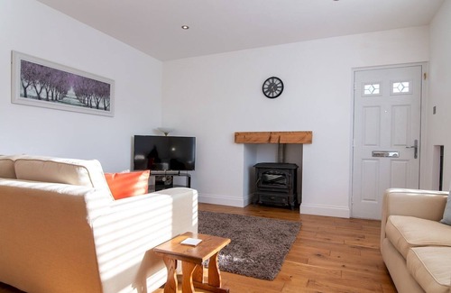 Ombersley House | Pass the Keys | Beautiful Home in Picture Perfect Village