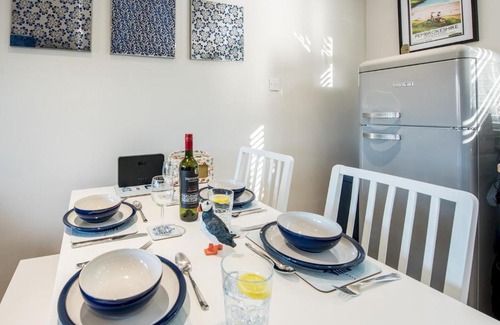 Pembroke House | Pass the Keys Beach Retreat - Free Parking and Wifi - Sleeps 4