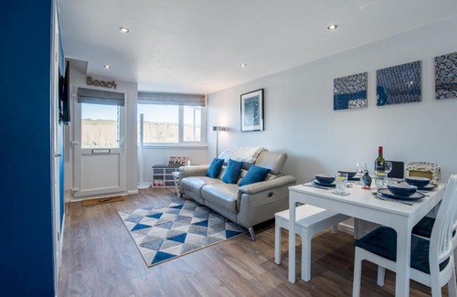 Pembroke House | Pass the Keys Beach Retreat - Free Parking and Wifi - Sleeps 4