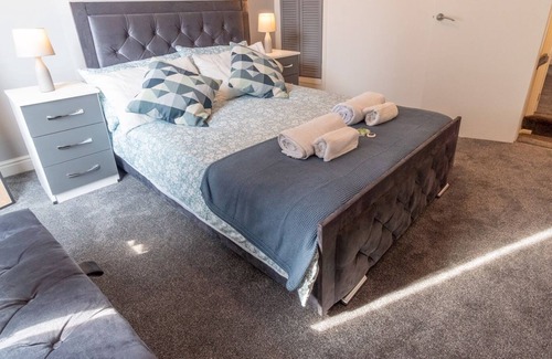 Sneinton House | Pass the Keys | Beautifully Home close to City Centre with parking