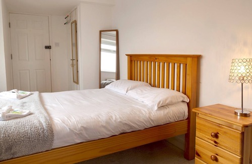 Milton House | Pass the Keys | Beautiful 4BR with Private Garden