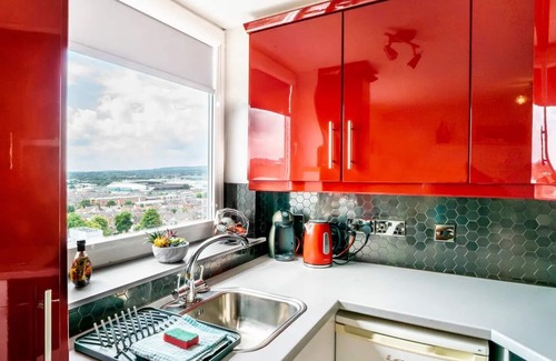 Queens Quarter Apartment | Pass the Keys | Beautiful 1BD Flat with Great View - Close to Everything!