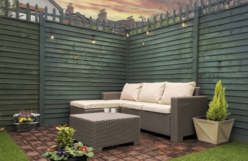 Queens Quarter House | Pass the Keys | Beautiful 2BR Home w Lovely Garden Beside Cafes