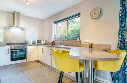 Belfast House | Pass the Keys | Beautiful 3-Bed Riverside Townhouse w/Parking