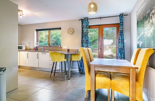 Belfast House | Pass the Keys | Beautiful 3-Bed Riverside Townhouse w/Parking