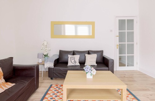 Grove Green House | Pass the Keys | Beautiful three storey townhouse in Leyton