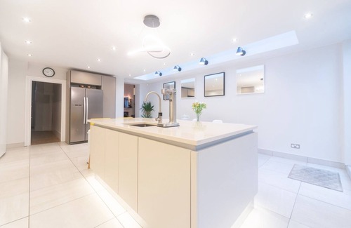 Peninsula House | Pass the Keys | Beautiful Spacious Home
